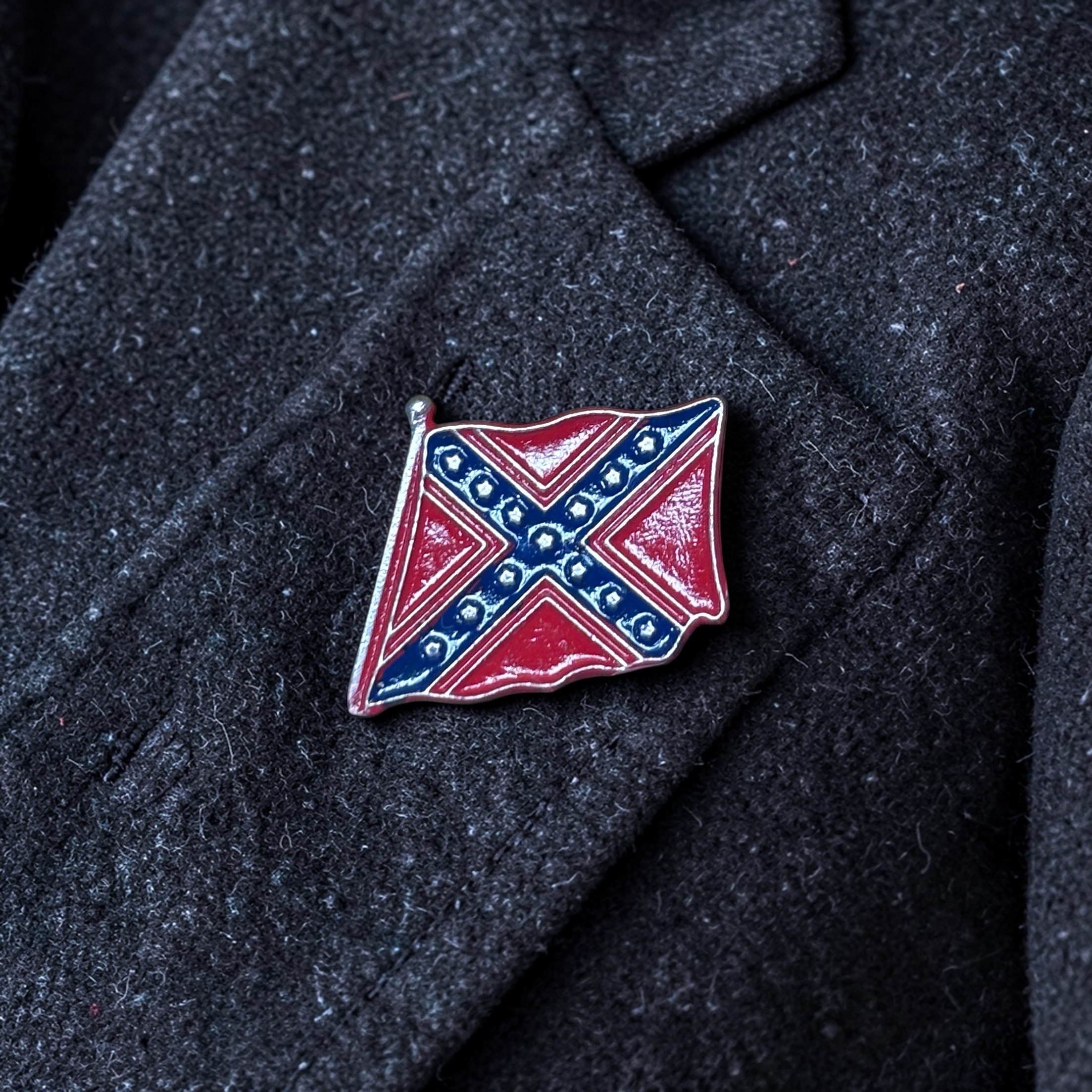 Waving Confederate Flag Pewter Lapel Pin